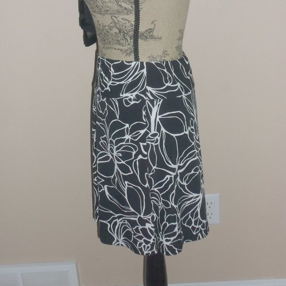 White House Black Market Small Skirt Floral Print Stretch Knit Washable - Picture 3 of 6